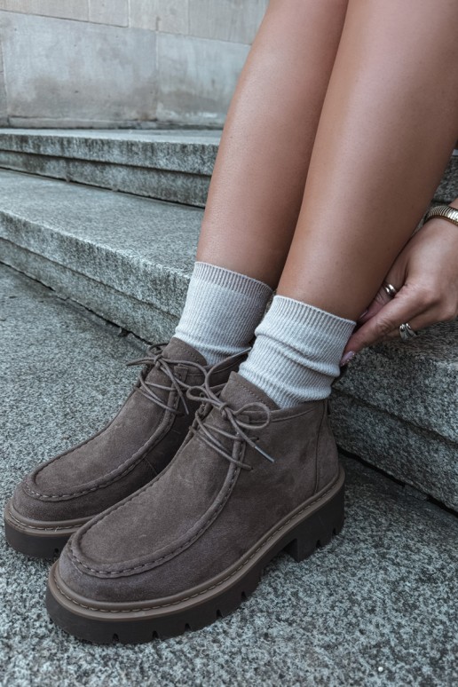 Schnürstiefeletten aus Kunstveloursleder in Sand Farella