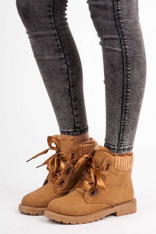 Braune Stiefel mit Satinstiefeln  - 1