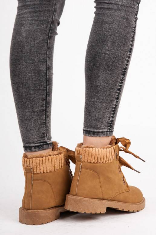 Braune Stiefel mit Satinstiefeln  - 3