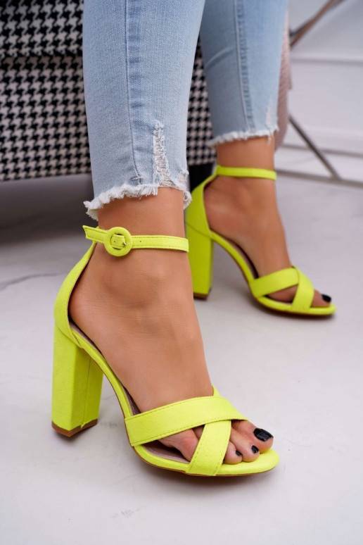 Damen-Sandalen aus Wildleder mit hohen Absätzen in neongelber Farbe