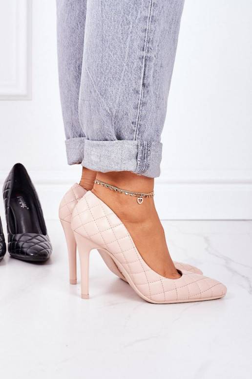 Eleganter, gesteppter High-Heel-Schuh... Eleganter, gesteppter High-Heel-Schuh...