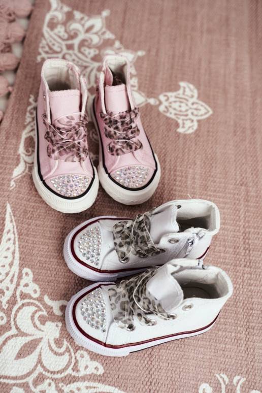 Kinder-Sneaker mit Sohlen in weißer Farbe und Zirkonösen