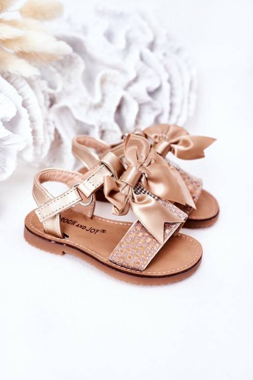 Sandalen für Kinder mit Bändern in... Sandalen für Kinder mit Bändern in...