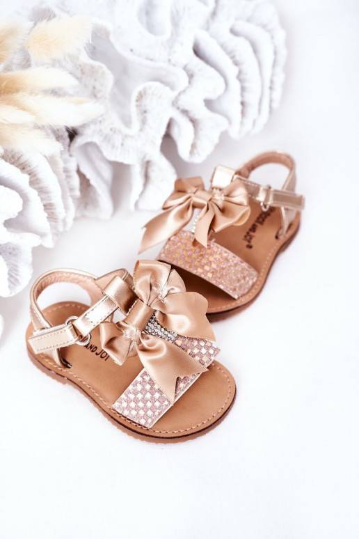 Sandalen für Kinder mit Bändern in... Sandalen für Kinder mit Bändern in...