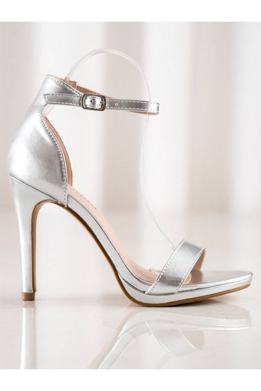 Sandalen eines klassischen Modells... Sandalen eines klassischen Modells...