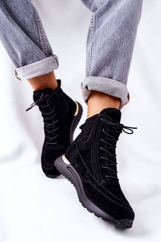 Sportliches Sneakers-Modell in der... Sportliches Sneakers-Modell in der...