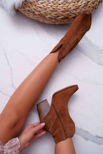 Damenstiefel mit Absatz aus natürlichem Wildleder in der Farbe Braun Nicole 2