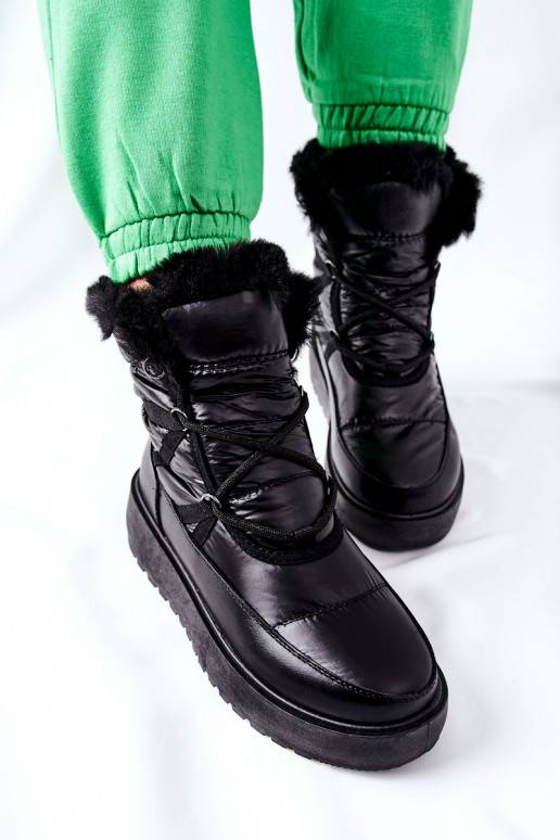 Warme Schneestiefel aus schwarzem... Warme Schneestiefel aus schwarzem...