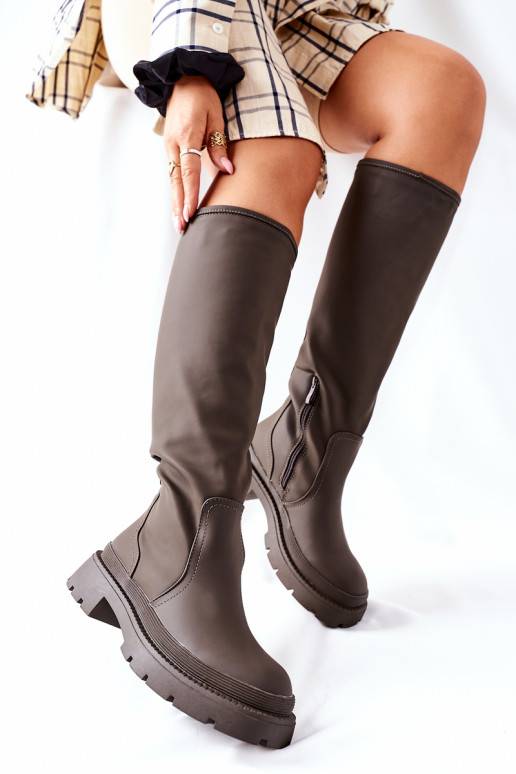 Lange Stiefel in der Farbe Khaki... Lange Stiefel in der Farbe Khaki...