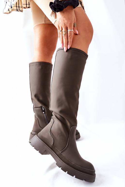 Lange Stiefel in der Farbe Khaki... Lange Stiefel in der Farbe Khaki...