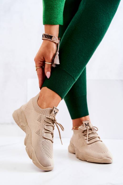 Sportliche Schuhe, Sneakers-Modell,... Sportliche Schuhe, Sneakers-Modell,...