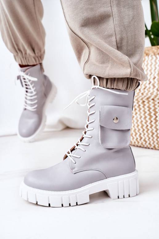 Beheizte Stiefel mit Tasche in grauer... Beheizte Stiefel mit Tasche in grauer...