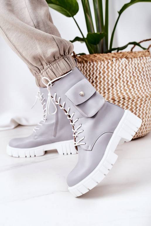 Beheizte Stiefel mit Tasche in grauer... Beheizte Stiefel mit Tasche in grauer...