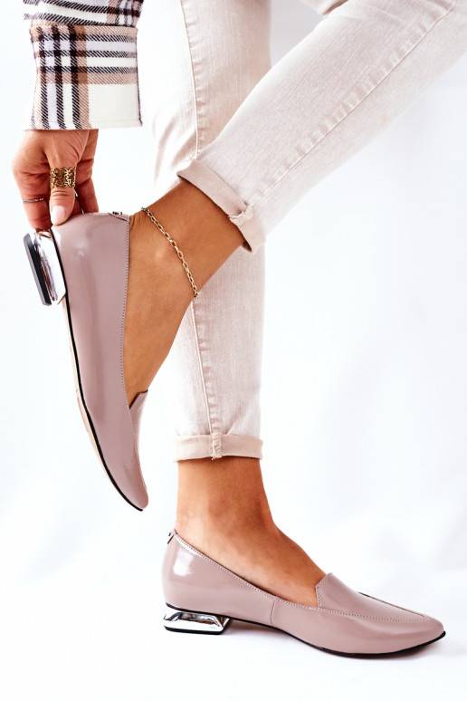 Mokassins mit silbernen Absätzen...