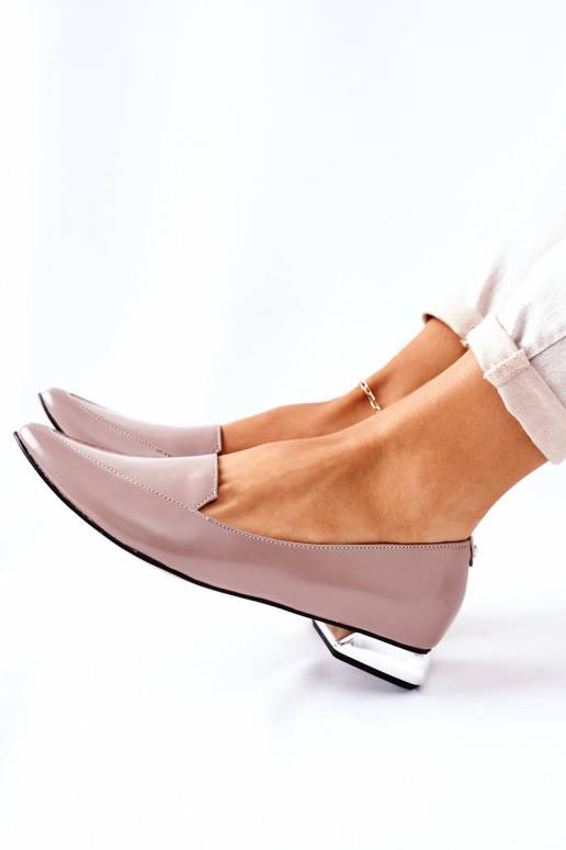 Mokassins mit silbernen Absätzen...