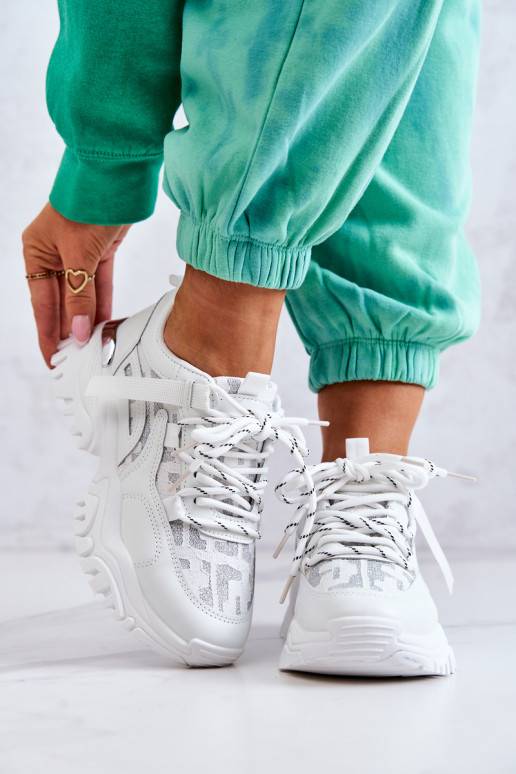 Sneakers-Modellschuhe mit modischen... Sneakers-Modellschuhe mit modischen...