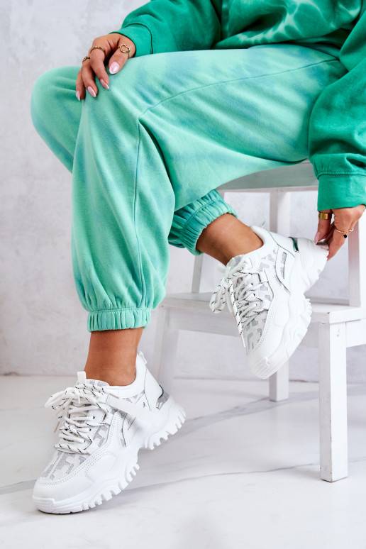 Sneakers-Modellschuhe mit modischen... Sneakers-Modellschuhe mit modischen...