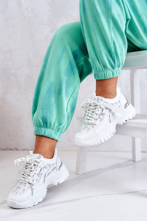 Sneakers-Modellschuhe mit modischen... Sneakers-Modellschuhe mit modischen...