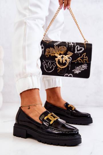 Schuhe mit Lackledereffekt...