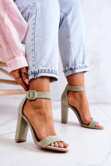 Hellgrüne Wildleder-Sandalen von Jacqueline 2