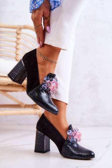 Schuhe mit schwarzen... 2