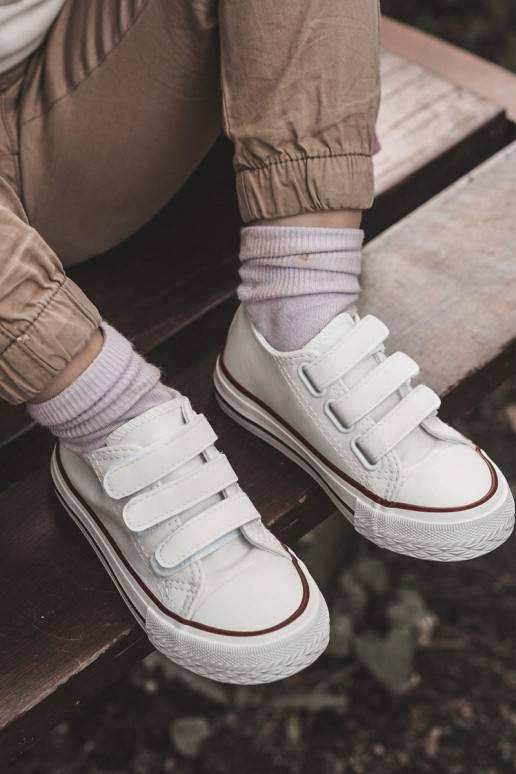 Freizeitschuhe für Kinder mit Klebeverschlüssen in der Farbe Weiß von Foster