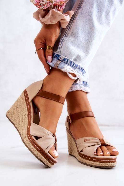 Damensandalen mit Plateau Big Star beige Damensandalen mit Plateau Big Star beige