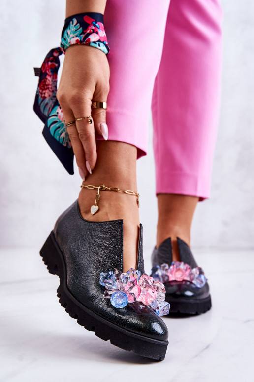 Elegante Schuhe mit Ornamenten in der... Elegante Schuhe mit Ornamenten in der...