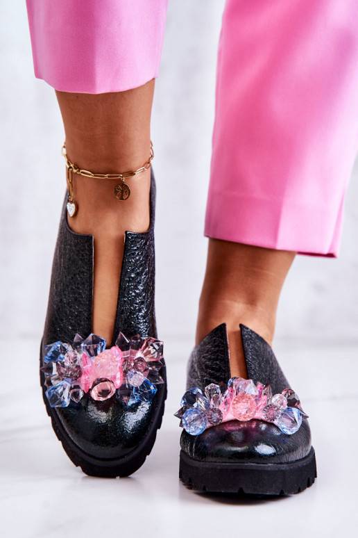 Elegante Schuhe mit Ornamenten in der... Elegante Schuhe mit Ornamenten in der...