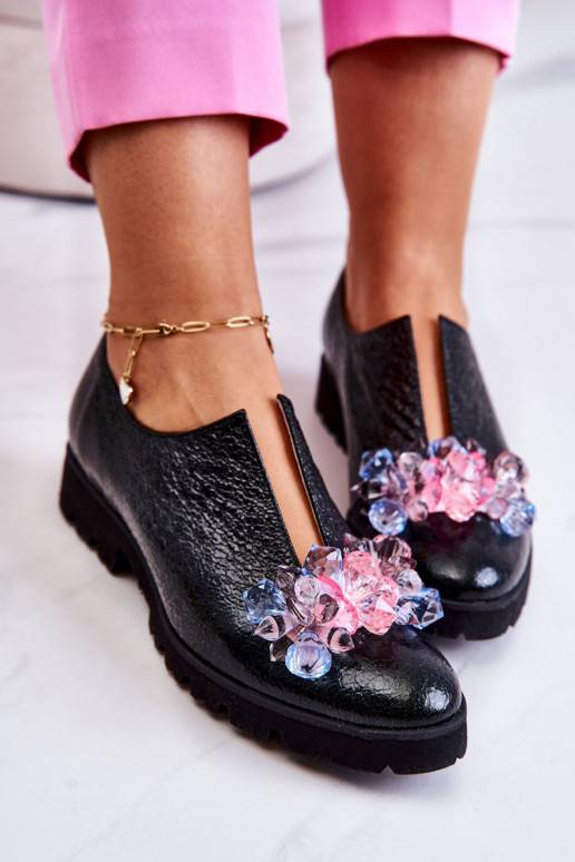 Elegante Schuhe mit Ornamenten in der... Elegante Schuhe mit Ornamenten in der...