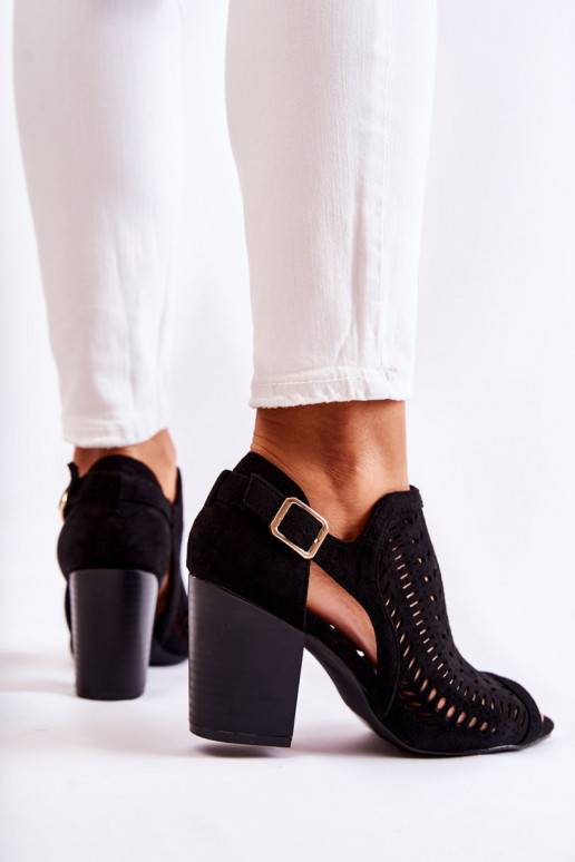 Damenstiefel mit Cut-Out-Motiven in... Damenstiefel mit Cut-Out-Motiven in...