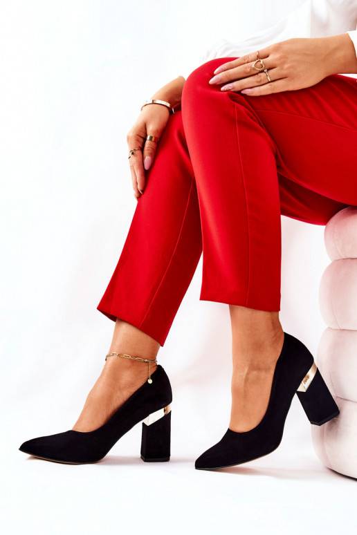 Schwarze Wildlederschuhe