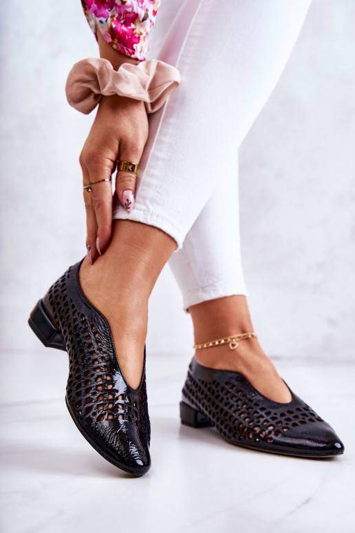 Elegante Schuhe mit durchbrochenen... Elegante Schuhe mit durchbrochenen...