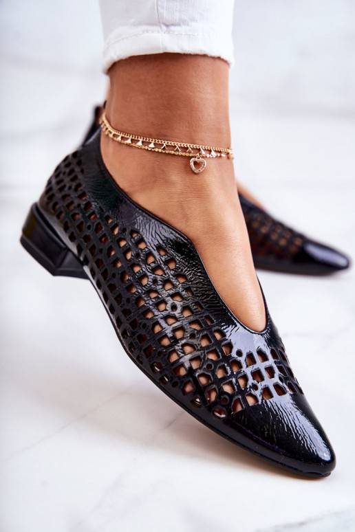 Elegante Schuhe mit durchbrochenen... Elegante Schuhe mit durchbrochenen...