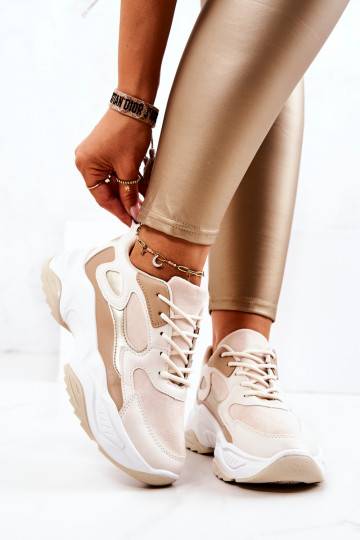 Schuhe im sportlichen Stil...