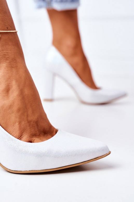 Silberne Satinschuhe Silberne Satinschuhe