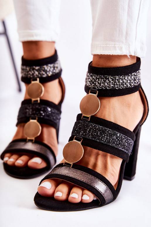 Damensandalen mit Absatz in der Farbe... Damensandalen mit Absatz in der Farbe...