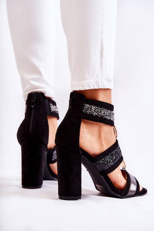Damensandalen mit Absatz in der Farbe... Damensandalen mit Absatz in der Farbe...
