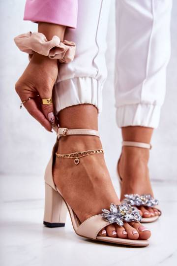 Sandalen mit Absatz und...