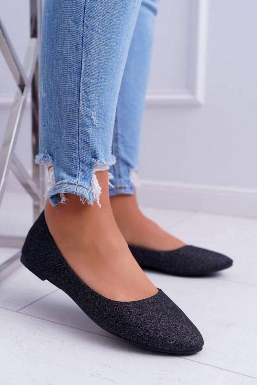 Glänzende Ballerinas in schwarzem Tiffy