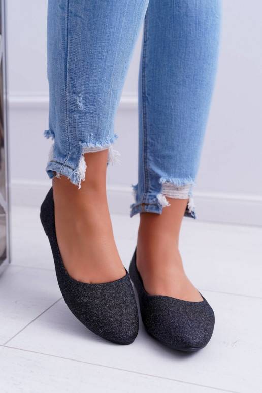 Glänzende Ballerinas in schwarzem Tiffy