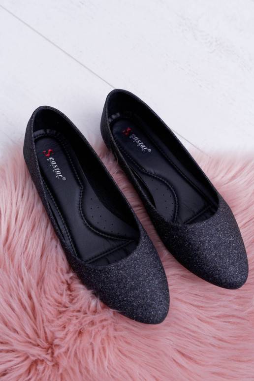Glänzende Ballerinas in schwarzem Tiffy