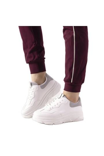Weiße Sportschuhe 2