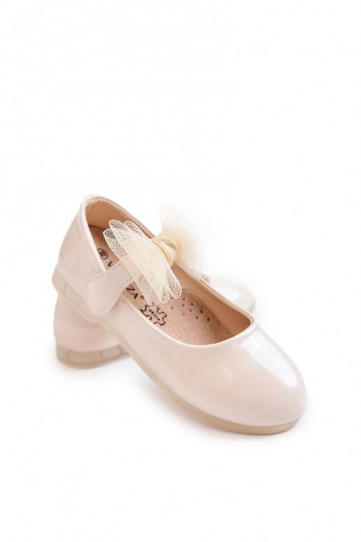 Lackierte Ballerinas für Kinder mit Klebeverschlüssen in Elfenbein Carla