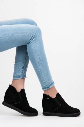 Schwarze Slip-On-Schuhe aus... 2