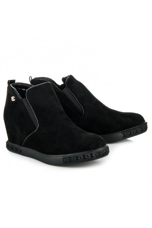Schwarze Slip-On-Schuhe aus Wildleder... Schwarze Slip-On-Schuhe aus Wildleder...
