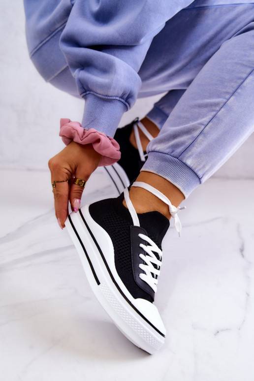 Sneakers mit sockenartiger Sohle in...