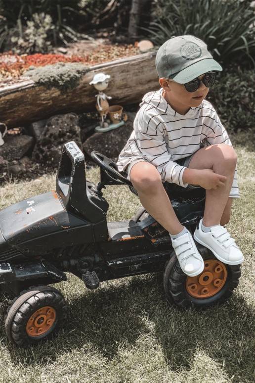 Kinder-Sneaker mit Klebeverschlüssen in der Farbe Weiß-Schwarz California