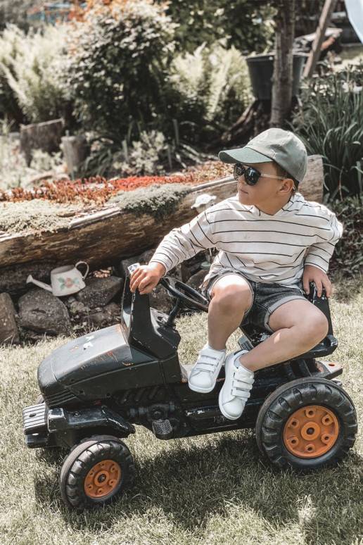 Kinder-Sneaker mit Klebeverschlüssen in der Farbe Weiß-Schwarz California