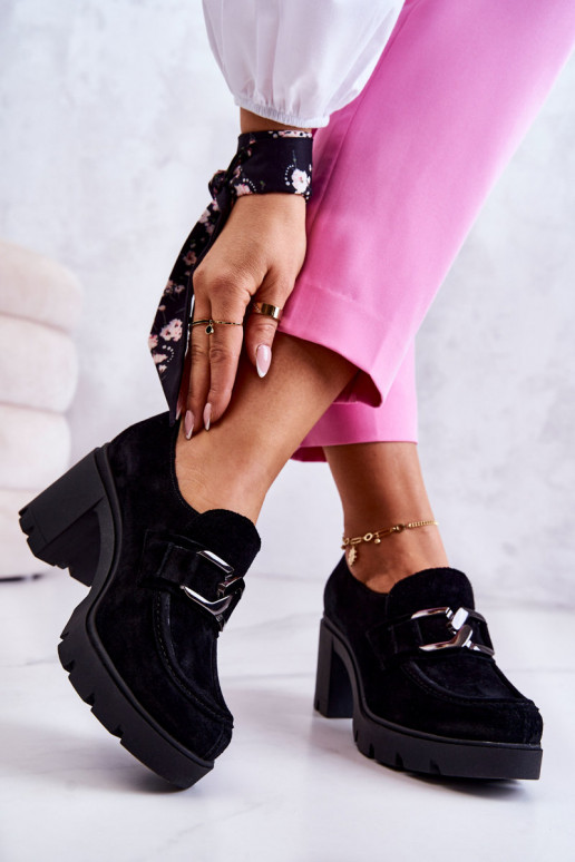 Elegante Schuhe mit Absatz in der... Elegante Schuhe mit Absatz in der...